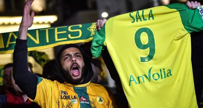 NANTES’TAN FLAŞ KARAR’

Haber için tıklayın: spormuptelasi.com/nantestan-flas…

#haber #nantes #spor #futbol