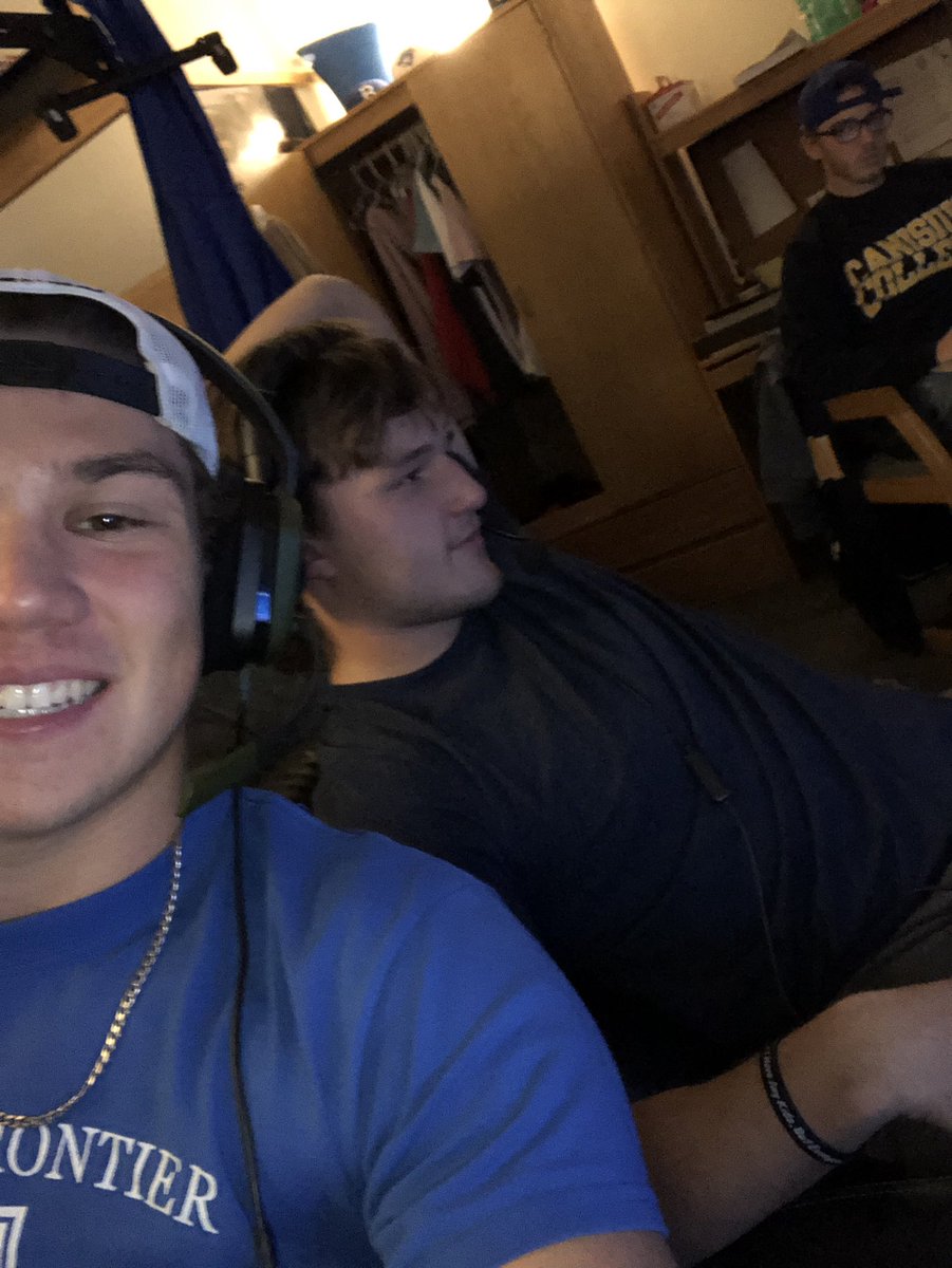 Fron_9's tweet image. HAPPY 19th DUMPTRUCK #SukItNerd #PlayGround