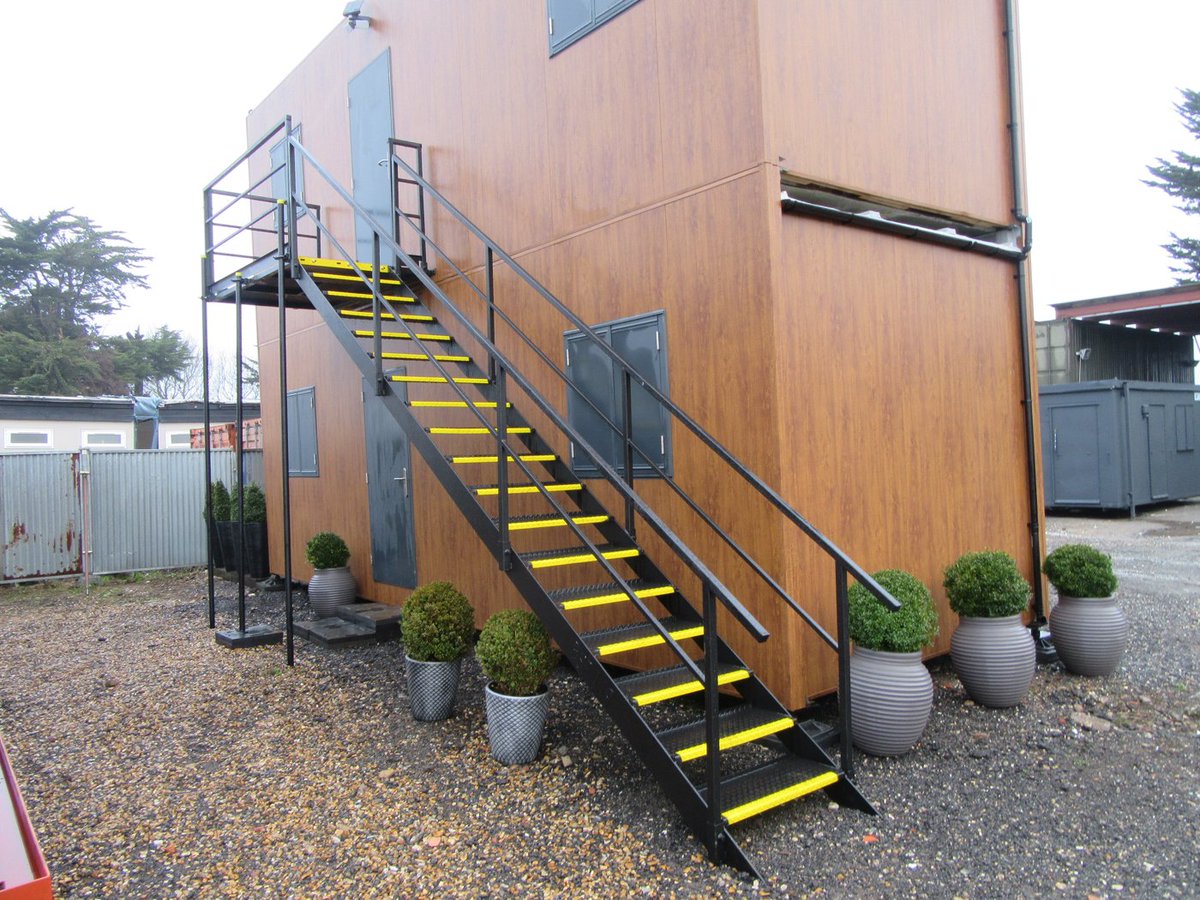 excellaminating's tweet photo. J C PORTABLE SITE ACCOMMODATION LTD have completed a new 2 storey office, using CladEx finished in Golden Oak. 

CladEx is a hidden fix system - giving a smooth finish &amp; eliminating the need for unsightly joint strips!

#offsite #modular #cladding https://t.co/s6XgT71VDd