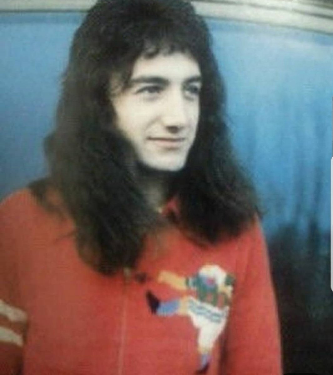 QueenAwkward1's tweet photo. #dailydeacon time for some more regular Deaky appreciation. Today we appreciate and remember the majestic long haired John Deacon, the long hair is missed but we still love John with poofy or short hair. https://t.co/B0mcAmDolg