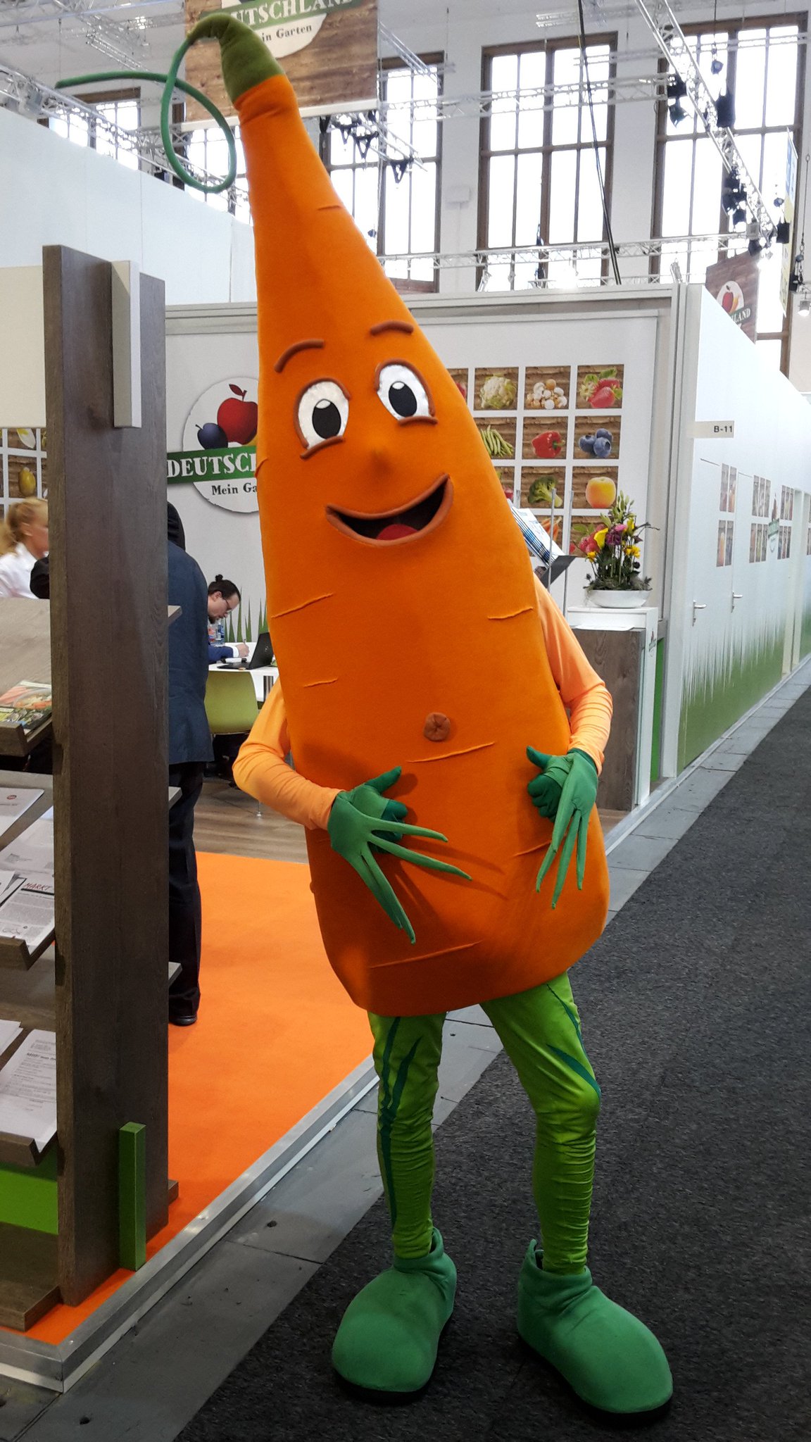 Meine Mohren On Twitter Max Mohre Ist Wieder In Berlin Dieses Mal Auf Der Fruit Logistica Der Grossten Messe In Deutschland Fur Obst Und Gemuse Handler Aus Der Ganzen Welt Kommen Hier Zusammen