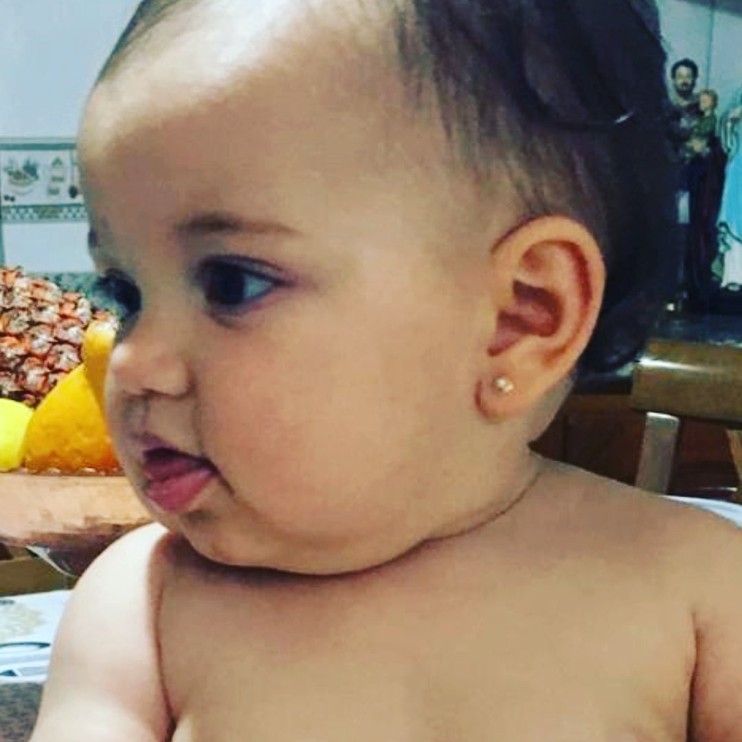 Nivi_cbv's tweet photo. Mds parece q foi ontem q fiquei sabendo a ia ser tio e agr minha princesa já está fazendo 1aninho ❤️❤️❤️titio te ama #isismaria https://t.co/WyYERV8ymR