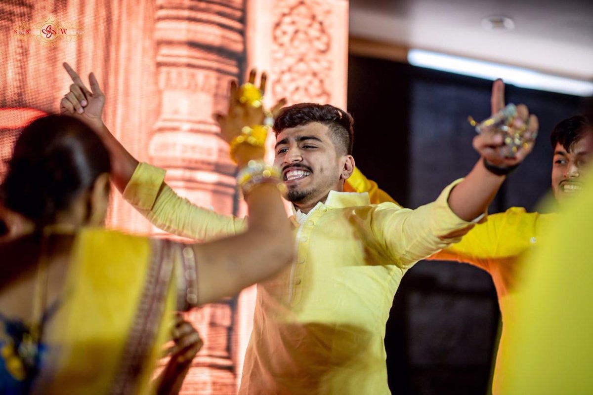 wings_craft's tweet photo. Totes in Love with this Brideโs Bright and Haldi Pics!
.
.
#WingsCraft Entertainment๐ฏ
Captured by @Silverscreenweddings
#indianwedding #prefunction #haldi #yellow #decor #capturedmoments #performances #indiancouple #planning #weddingplanners https://t.co/dfbE8r41nt