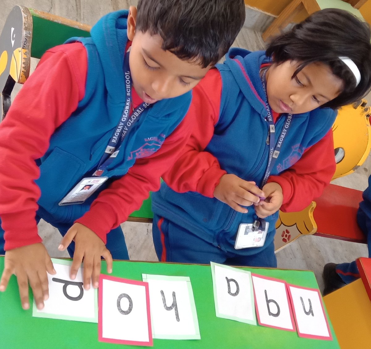 SujataPurkayas3's tweet image. Our little learners are busy in making small words with sounds.... #SDG4 #languageskill #sounds #smallwords #learningbydoing #nexusofgood @supritichauhan @rgsnoida