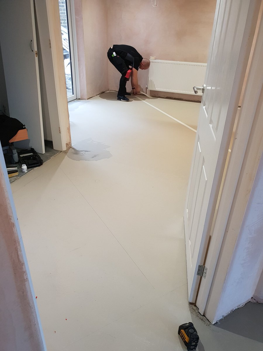 Teamwork makes the dreamwork, and today we habe shane from @Solutions_floor &amp; tony from <a href="/YourNewFloor/">YourNewFloor</a> up in #chatham fitting <a href="/neobofloors/">Neobo</a> using <a href="/MapeiUKLtd/">Mapei UK Ltd</a> as part of a charity project we have arranged. #keepingitinkent 👊👊