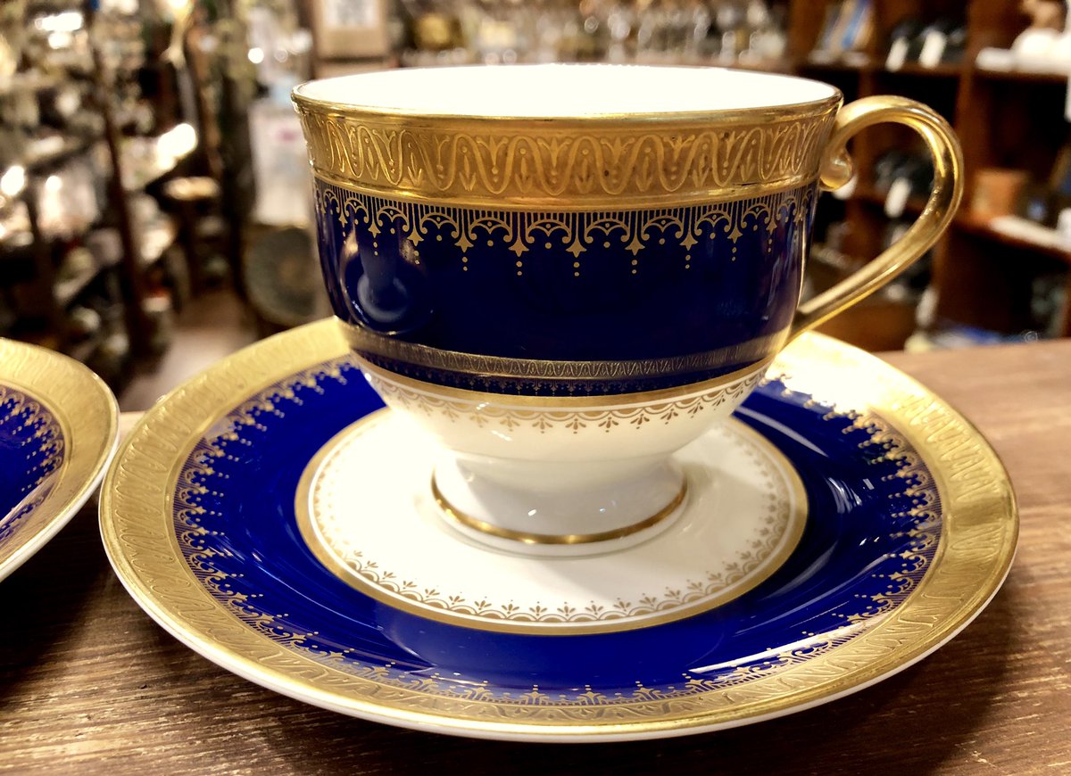 華やかな青金装飾ティーカップセット