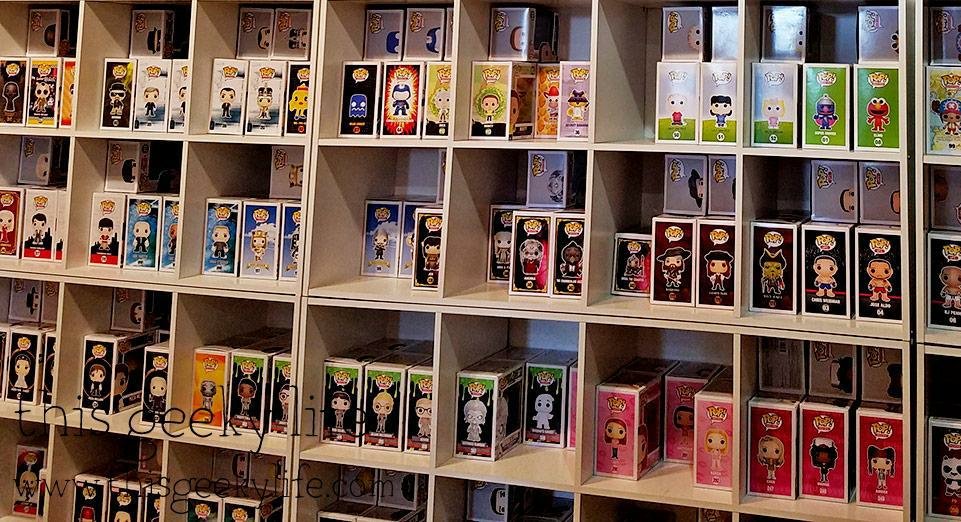 batsycroft's tweet photo. A ver resolvamos esto como adultos.

RT — funkos con caja.
FAV — funkos sin caja. https://t.co/gVllPgC2MR