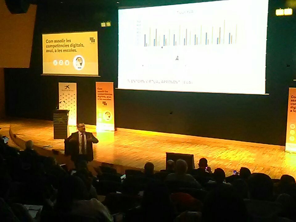 andreurima's tweet photo. Escoltant en @maprats a la conferència Com assolir les competències digitals, avui, a les escoles amb les companyes de classe de TIC @dolmenrdc10 @Carla_Aubo @FotutsMestres #udtic19 https://t.co/RvLZk3I2Ii
