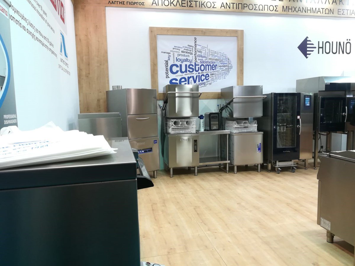 ElframoSpa's tweet photo. La nostra ampia gamma di #lavastoviglie e #friggitrici professionali in mostra sullo stand di Lagis George. Una partnership di lunga data, come testimonia uno dei primi modelli di lavastoviglie esposti. Ti aspettiamo a HoReCa Atene! https://t.co/QfVQ4YeIWw