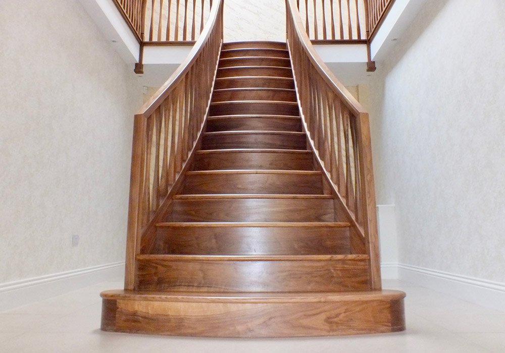 MasterwoodSpA's tweet photo. 🇬🇧 🇮🇹 Masterwood knows how much is important the staircases segment in UK and  we are proud to be the first choice for this kind of machinining. 
 Check it out EH Joinery UK and its amazing projects --> https://t.co/Dpj8pazvrs
#woodworking #masterwood #staircases https://t.co/TaKBajOBus
