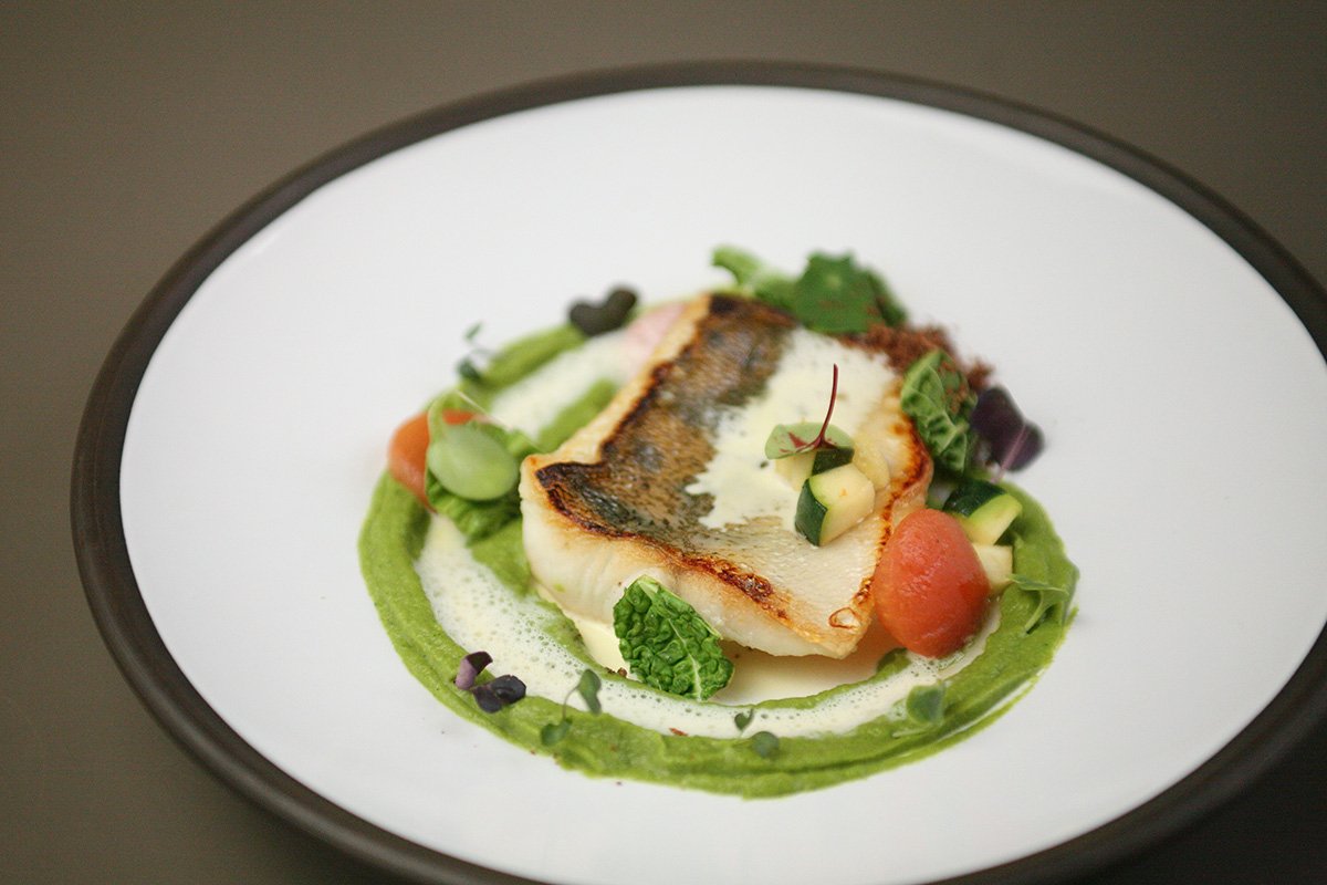 Zandarts, ziedkāpostu biezenis, baltvīna mērce, cepti dārzeņi. Aprika restorāna jaunā ēdienkarte! aprikarestorans.lv/lv #aprikarestorans #ēdienadaba #garšīgipaēst #pērcnozemniekiem #vakariņas #culinaryriga #Pilslaukums