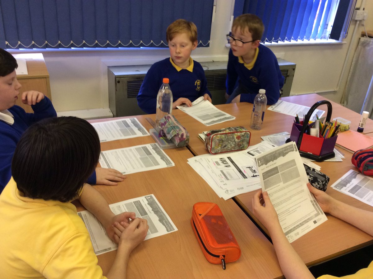 MissE_HCPS's tweet image. Here we are performing our @safeinternetday scripts 🎭 @HuttonCran #keepingsafe #SaferInternetDay19