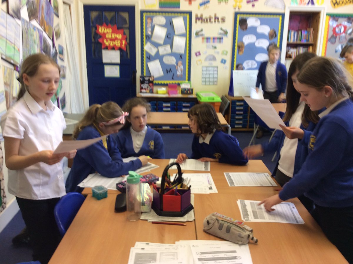 MissE_HCPS's tweet image. Here we are performing our @safeinternetday scripts 🎭 @HuttonCran #keepingsafe #SaferInternetDay19