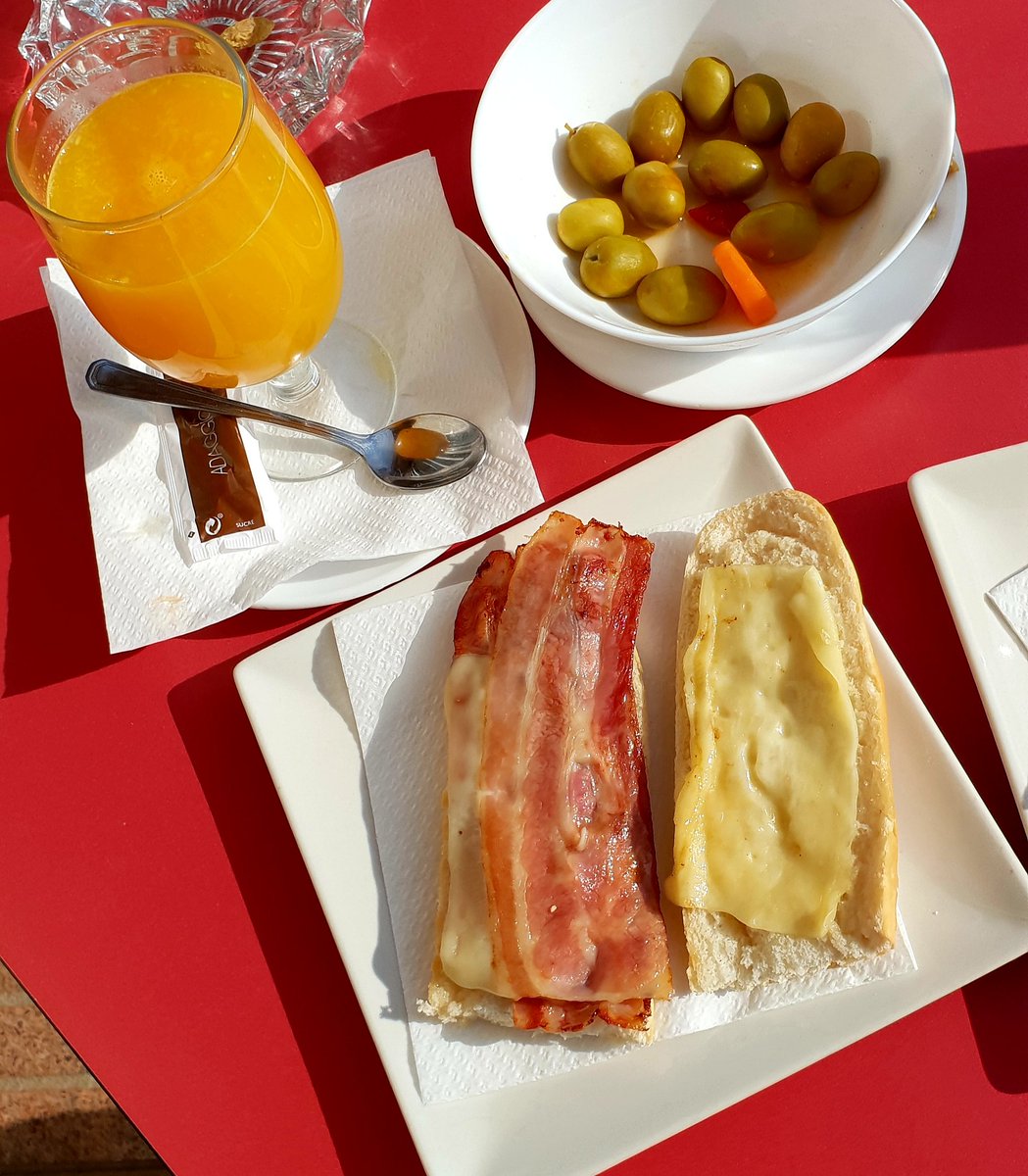merjmat_'s tweet photo. Tercer esmorzar.
#Beiconqueso
#TercerEsmorzar
#Platja https://t.co/ocYja339iG