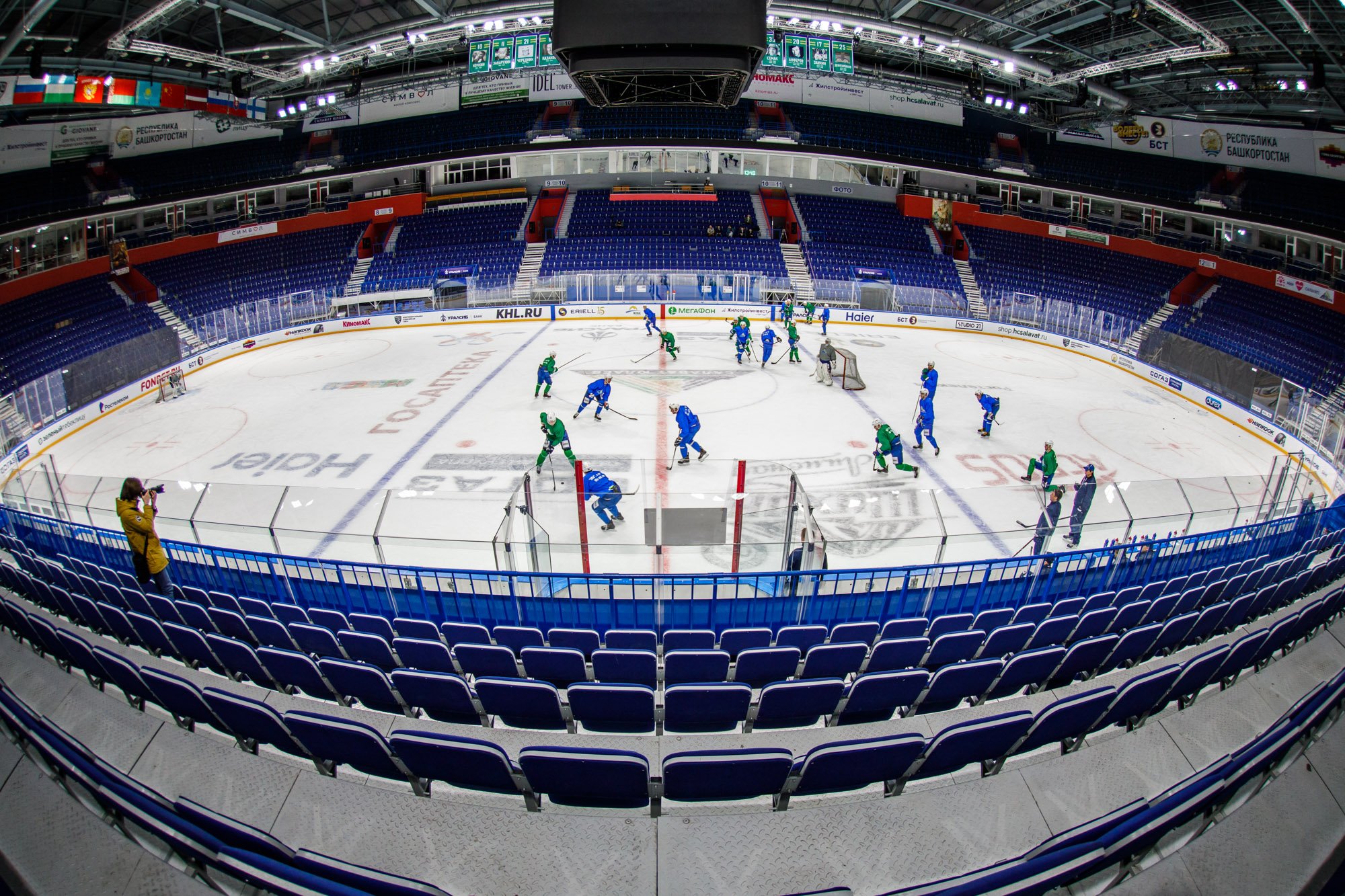 Сегодня в уфе арена. Сегодня в уфе арена. Хоккейная арена уфа. Ледовый дворец уфа арена. Ледовый дворец уфа арена.