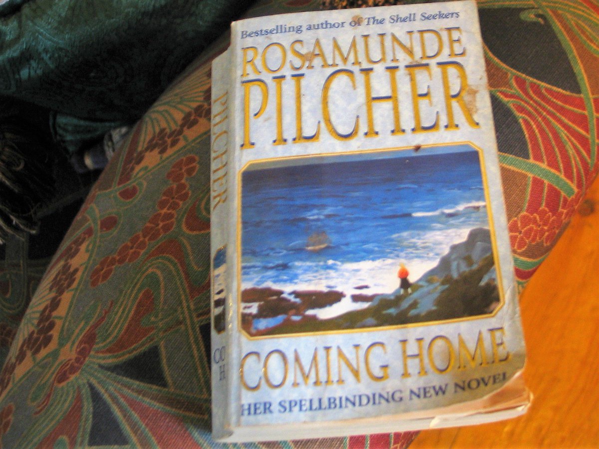 So sad to read that Cornwell has lost a legend #RosamundePilcher A wonderful glimpse of the indomitable character from a different era - a little more in my #blog ednoveanfarm.co.uk/blog/rosamunde…