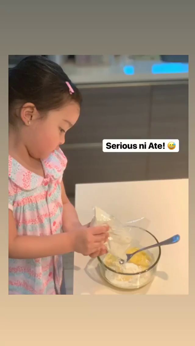 Serious si little Chef Zia (marian's igs). Oo nga naman, prepare your dinner early. Don't forget to watch #CainAtAbel #CAANasaanKaMiguel after 24 Oras.