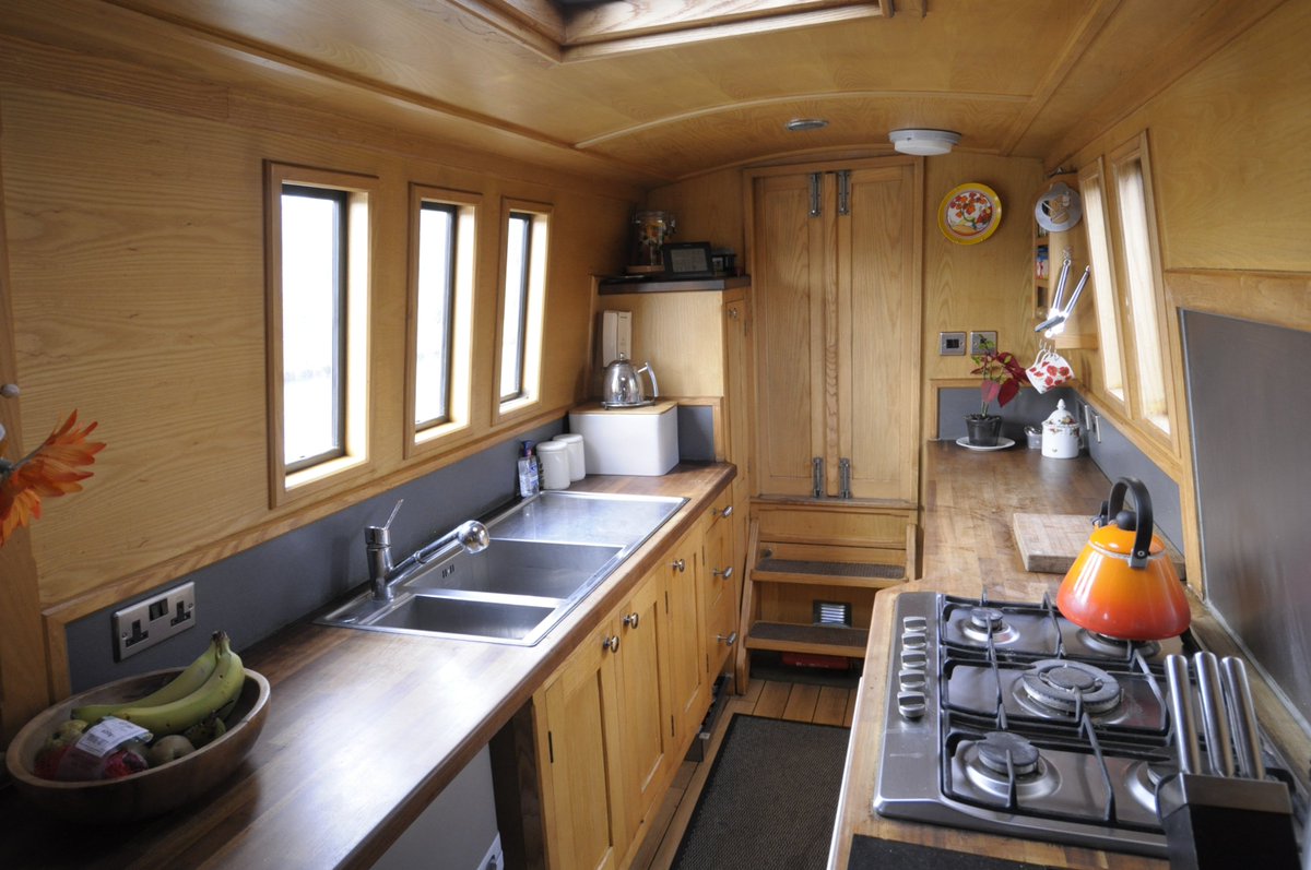 ABNBbrokerage's tweet photo. New on brokerage this week: DENEB
70ft 2in trad #narrowboat with 4 berths.
Built in 2008 on a shell by #Colecraft Engineering, with full history of the build and a comprehensive service record.
Located on Ashby Canal, Leics - £81,950
T: 01788 822 115
https://t.co/txA8sAaLtb https://t.co/n8KAbkiL1y