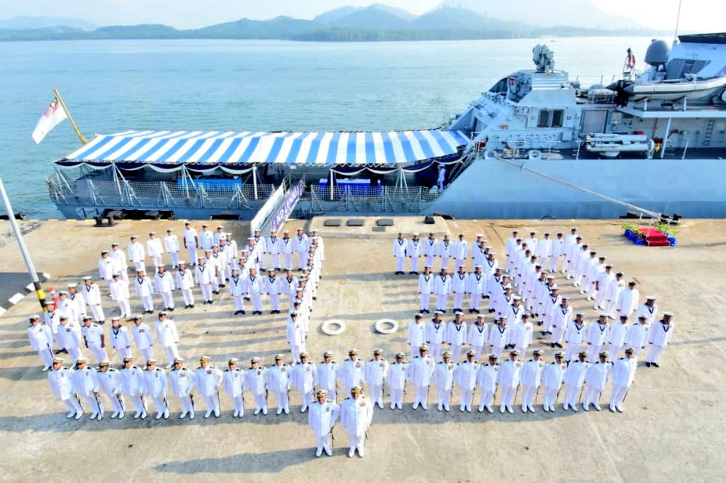 Discipline is the soul of every officers &amp; sailors. Parade with me my brave shipmates, we will fight the battle together! 23rd Frigate Squadron Leader Parade. Victory Together!

<a href="/MPA_Barat/">HQ Western Fleet</a>
<a href="/tldm_rasmi/">Royal Malaysian Navy</a>
<a href="/RickySuhaimi/">Ricky Suhaimi</a>
<a href="/syarizalnoordin/">syarizalnoordin</a>
<a href="/kdjebat29/">KD JEBAT</a>

#VictoryTogether #JEBLEK