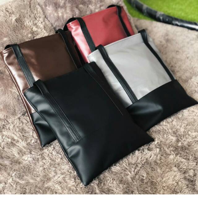 riskachaw's tweet photo. Saya menjual JILLY BAG/tot... seharga Rp69.000. Dapatkan produk ini hanya di Shopee! https://t.co/lgudA9fle9 #ShopeeID https://t.co/MbEFsefmK3