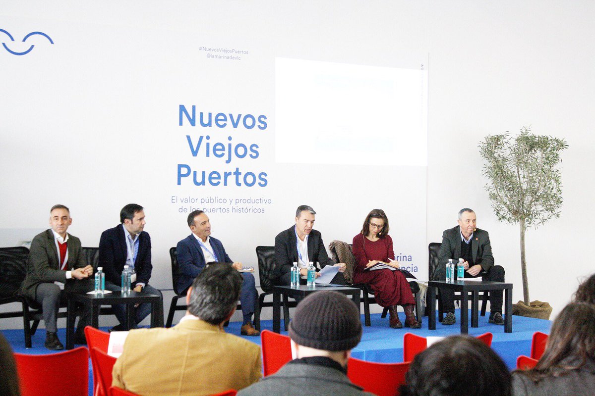 lamarinadevlc's tweet photo. Mesa  3 #NuevosViejosPuertos 
🗣 “Los puertos son algo muy impotante pero si se hace de la forma adecuada” César Ramos (Grupo parlamentario @SocialistesVal)

#LaMarinaLivingLab 🔵 https://t.co/mlwxPZHIAQ