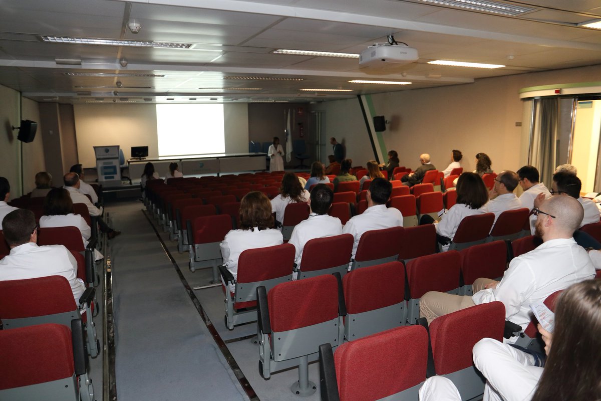 rakelopez's tweet photo. Hoy hemos tenido ponentes de lujo en la @FPuigvert nos han explicado su proyecto Código medicamento  @anajuanes1 @JESUSRUIZRAMOS1 @EFADbarcelona @FarmaciaSantPau https://t.co/DJ1ZyH5DD2