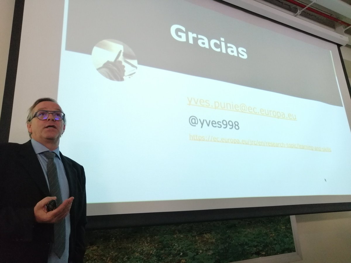 Magnífica ponencia de @yves998 sobre #CompetenciaDigital en las jornadas de #TransformacionEnElAula2019 en @Med_Interactiva