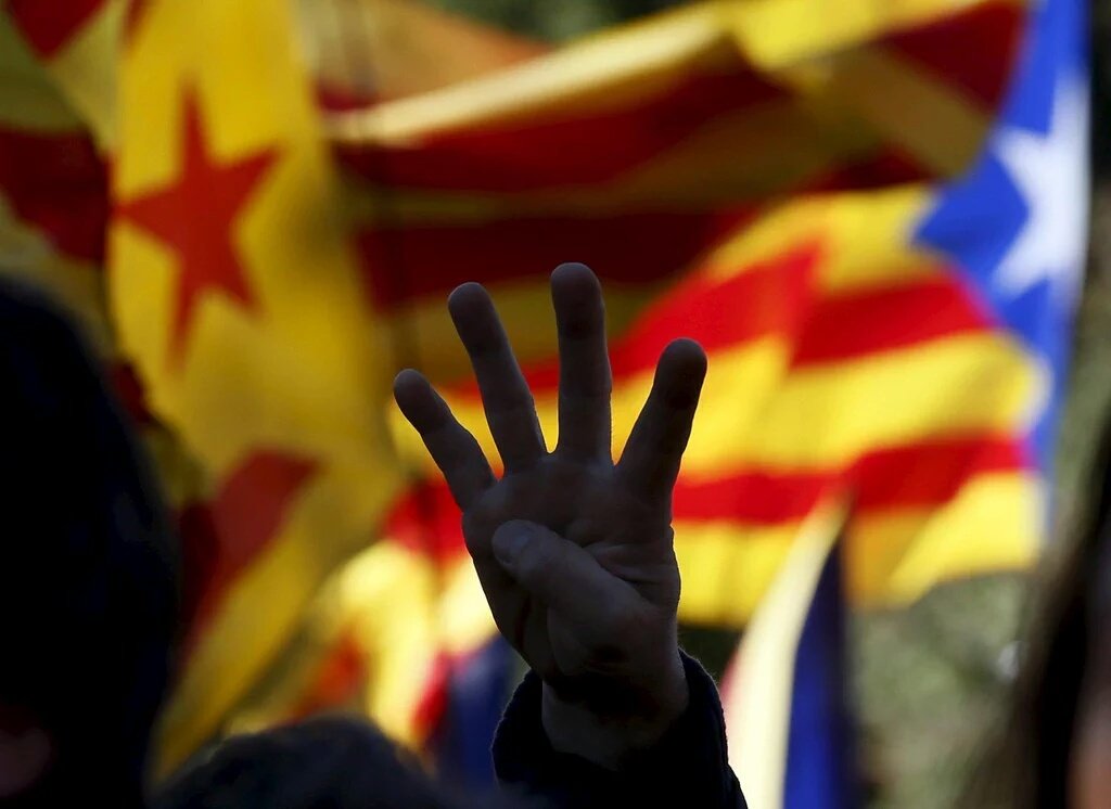 Xipress's tweet photo. @Alberto60826357 @Argumentosepara @Capdecul1 @CODEXREVISUS @lovenjaire @heber_rizzo @kiko0243 @RAGAFO1 @airebros @JordiMasFont @JesusFase2 @Morafanova @jordivergesb @33Joanot @TabarniaSur @fhaherrera @vlc_JI @marianpy1 @ElPaco17170917 @Julii1985 @David_n_Goliat @states_spain @ochoabravo32 @RafaColono @serem1infern @Blamitter @berguetanu @Oletros @hlcannibal @vivi190473 @mosnunez @nuriapatona @Sam46a @VictorTabarnia @NarSpaniaTietra @DonTenori14 @CDRTabarnia @FerranAntequera @Ibermensch @tadeajones88 @AlfonsoIXLeon @miquiadrover @FuzzyLogicfr @jaralezo @JoseCVazquezP @Jrgen27307674 @jsoriano6 @Jafp1966 @anguestar @Wertyalord1 Si a la teva Espana hi han partitts i moviments independistes és perquè els "muy y mucho espanoles" #Espana, #España, #Espagne, #Spain, #Espanien, algunes coses no heu fet bé, NO ?
#YoNoVoyConFascistas, i tu, Iuris ?
Alguna cosa més ? https://t.co/rrcWUFhZQq