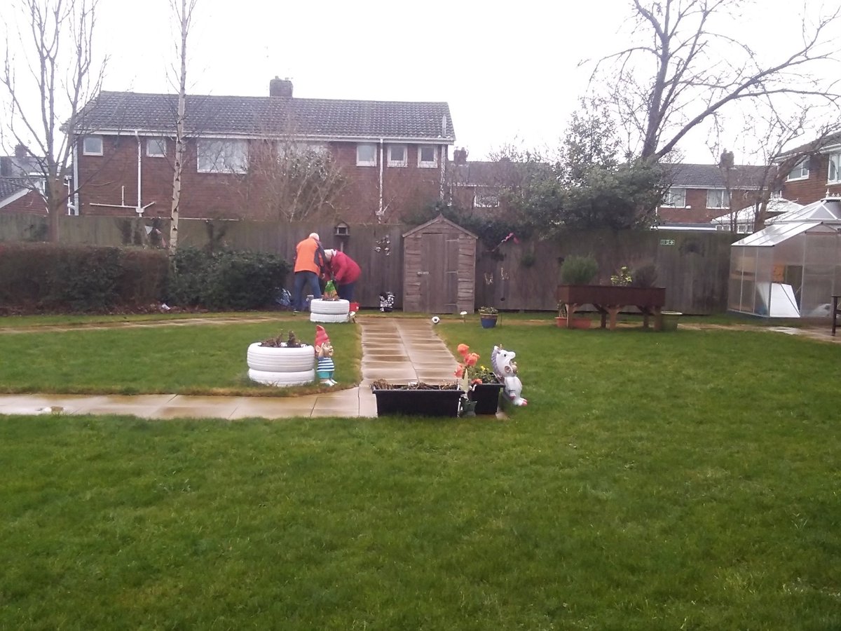 SMC_ForestHall's tweet photo. Park View care home @SMC_ForestHall
Family members helping out in the garden, putting a couple of trees to remember their loved one... Thank you very much...@St_Martins_Care @ageUKNT@AlzInspiration @ChronicleLive @ageUKNT https://t.co/0p9fA053qd