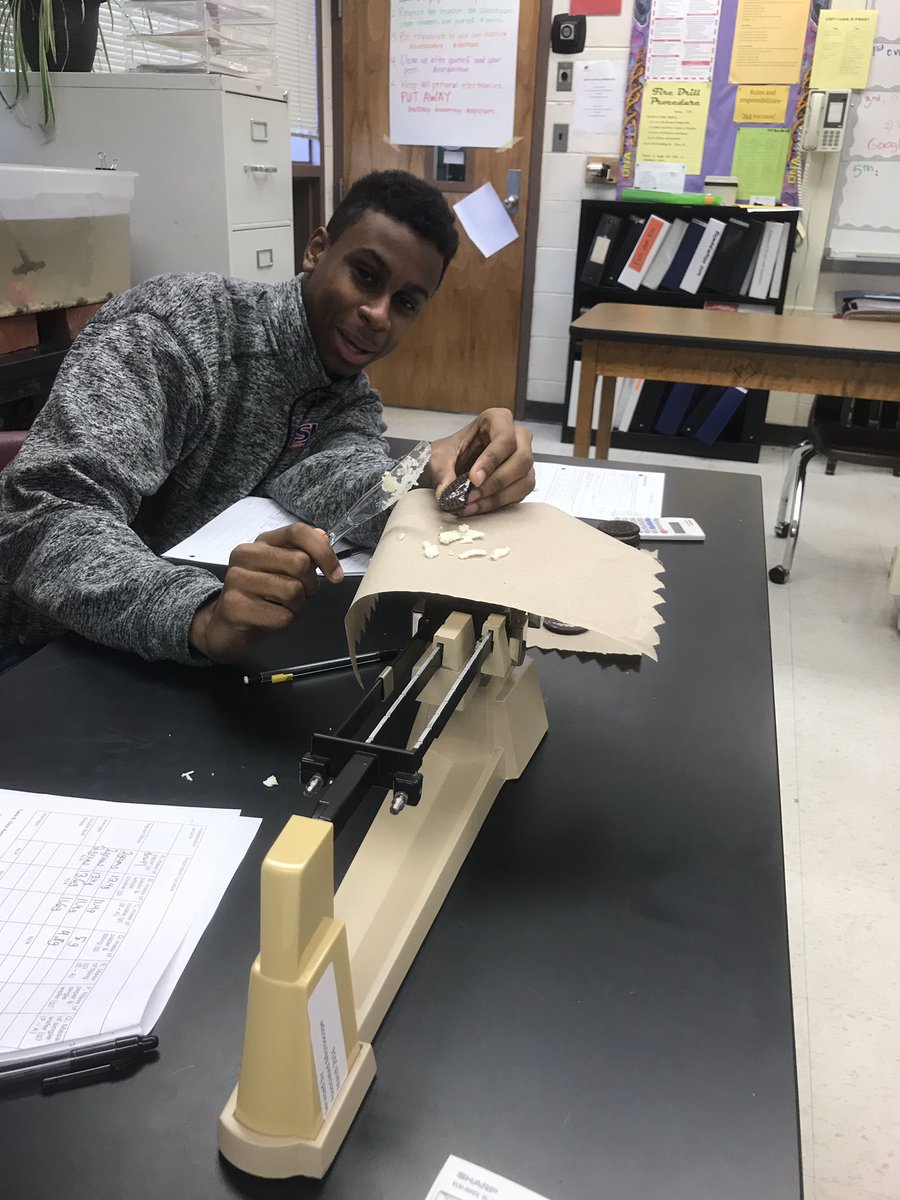science_anderso's tweet photo. #HonorsBiology asks a very important question...do Double Stuf Oreos have twice the stuffing of regular Oreos? #DataCollection #ScientificInvestigation #CarverAcad #CCPS_Science #DataAnalysis #GraphingData #Inquiry https://t.co/Kk4FfwdUyh