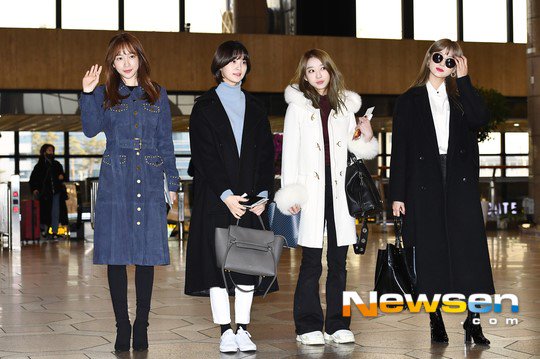 ExidOt4's tweet photo. I like this pic because I'm OT4 👌
I hope Solji won't be able to go to Japan 😊

#hani #le #hyerin #junghwa #exid #ot4 #Japanese https://t.co/4BOylenw1s