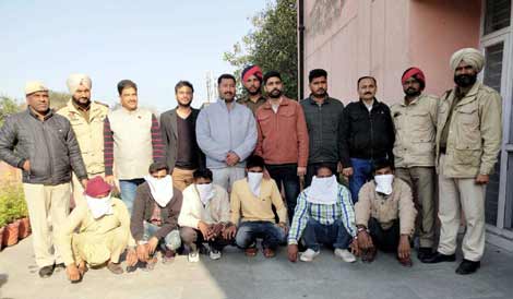 HSBawa_Official's tweet photo. ਕਾਉਂਟਰ ਇੰਟੈਲੀਜੈਂਸ ਜਲੰਧਰ ਤੇ ਕਪੂਰਥਲਾ ਪੁਲਿਸ ਵਲੋਂ ਅੰਤਰਰਾਜੀ ਡਰੱਗ ਤਸਕਰ ਗਰੋਹ ਦੇ 6 ਮੈਂਬਰ ਗ੍ਰਿਫਤਾਰ  #Jalandhar #Kapurthala #Police #Drug #Racket
https://t.co/f7aCVFqeGk https://t.co/qWB48Qwo1D