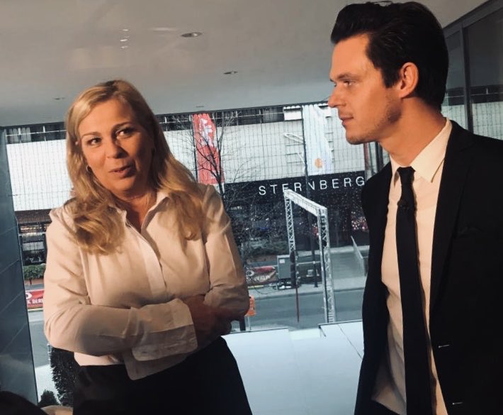 #LoneScherfig hat den Eröffnungsfilm gemacht. <a href="/joschueck/">Jo Schück</a> hat die Regisseurin getroffen und mit ihr über die #KindnessOfStrangers gesprochen. Und #Dogma. Und das Ende des Kinos. #Berlinale #Berlinale2019