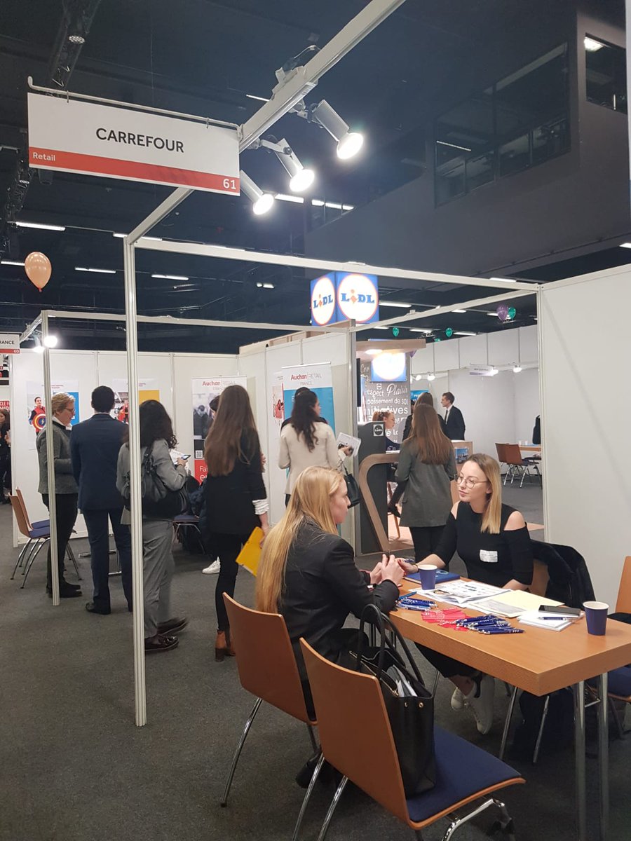 CarrefourRecrut's tweet photo. Des questions sur un de nos #GraduatesProgrammes #Carrefour ou un de nos 300 #Métiers ! Audrey et Valentine sont actuellement à votre écoute sur le forum @IESEG Career Day. N'hésitez pas à venir à leur rencontre 😃 #Recrutement #CarrefourGraduate #ForumEcole https://t.co/zZB6YlZGfi