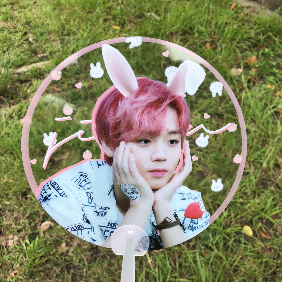 superbunny99's tweet photo. 🐰팬미팅 기념 나눔해요🐰

시간 공지는 내일 공지하겠습니다❣️
부채 이외에도 개인소장하려고 소량 만들어둔 굿즈도 준비했으니
1인 1개씩 사이좋게 가져가 주시면 감사하겠습니다🙇‍♀️
내일 지훈왕자님 오구오구 돌잔치 함께 즐겨요 꺄🥰

#박지훈 #퍼스트_에디션 https://t.co/7T0nYF0tgO
