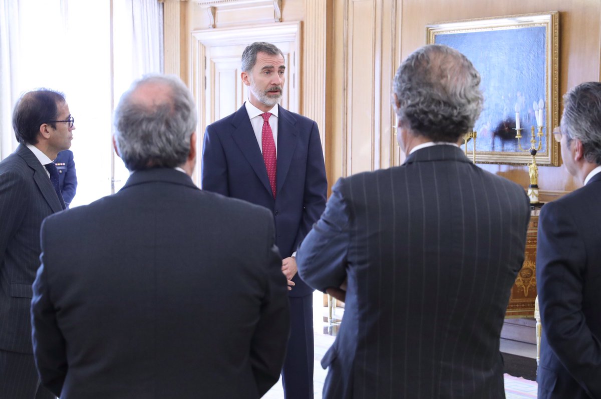 El Rey recibe en Audiencia al Consejo de Administración de la Fira de Barcelona, con motivo de su renovación. casareal.es/ES/Actividades…
