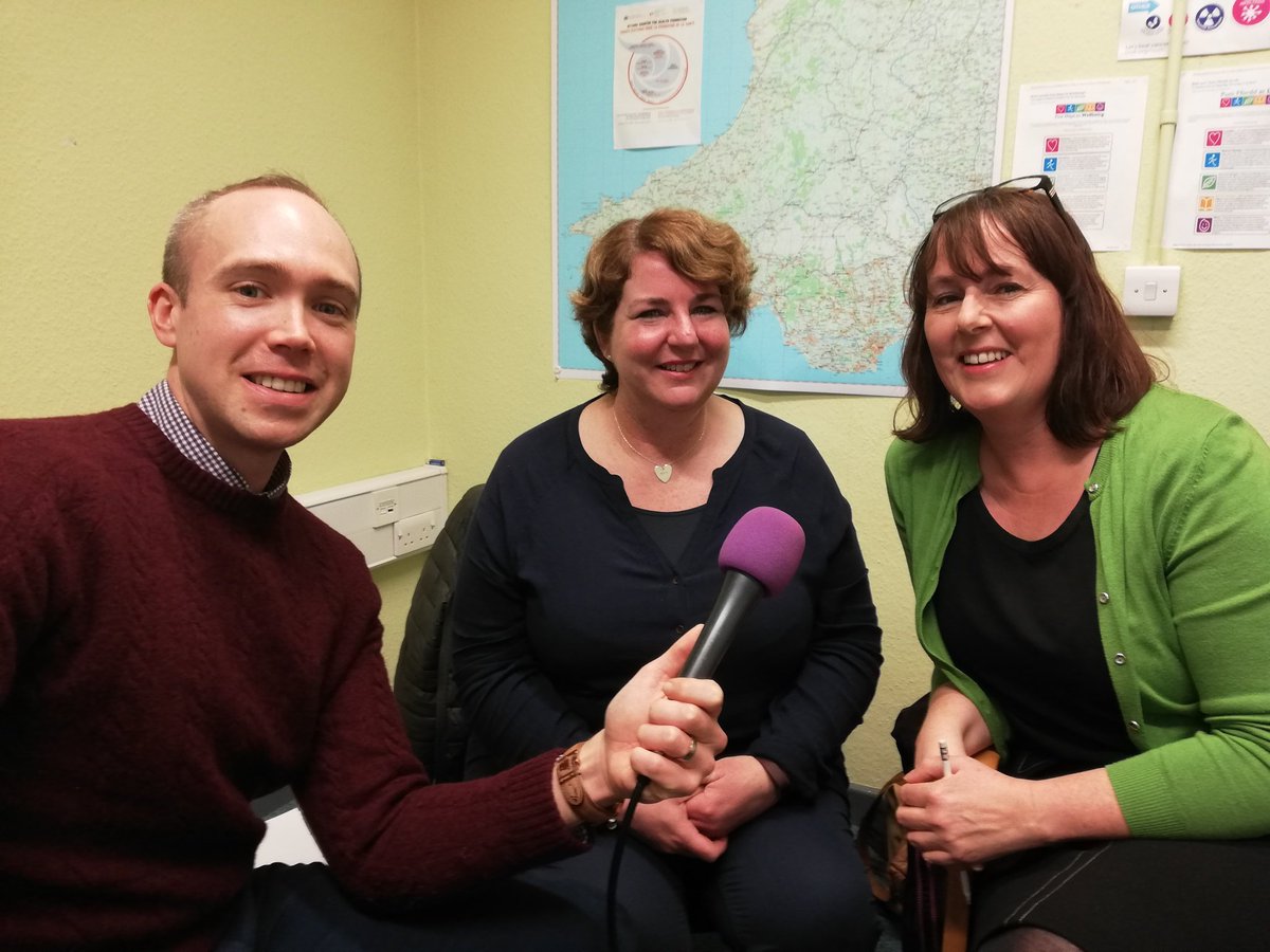 IPHywelDda's tweet photo. Great morning meeting the lovely @AledTyllwyd , being interviewed for @WWfarming around the amount of flu circulating and it's affect on the farming community @HywelDdaHB #flu #vaccination be sure to listen on Sunday between 8 - 9am @RadioCarms @RadioPembs @RadioCeredigion https://t.co/L9PlE6ptS1