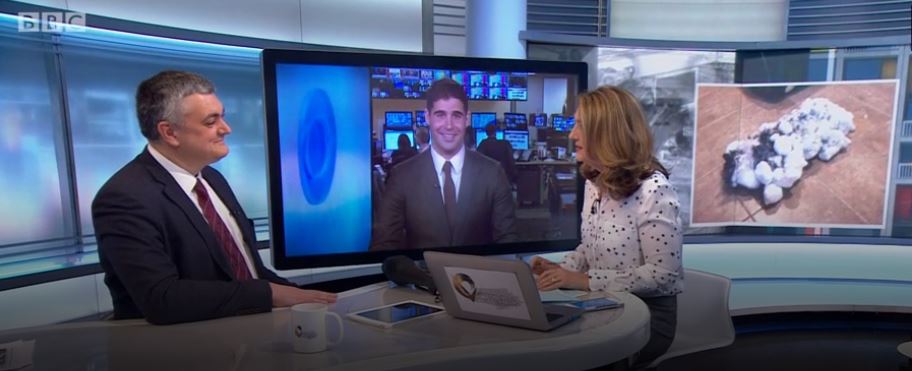 simondocvet's tweet photo. #FluffyTheFrozenCat - never a dull moment being president of @BritishVets! It was a pleasure to join @VictoriaLIVE this morning to talk about very slowly thawing frozen cats... if you find ANY animal in this state, PLEASE take it to the vet! 🐱 #DontHairDryIt #shock #VictoriaLIVE https://t.co/caM6Hezsjq