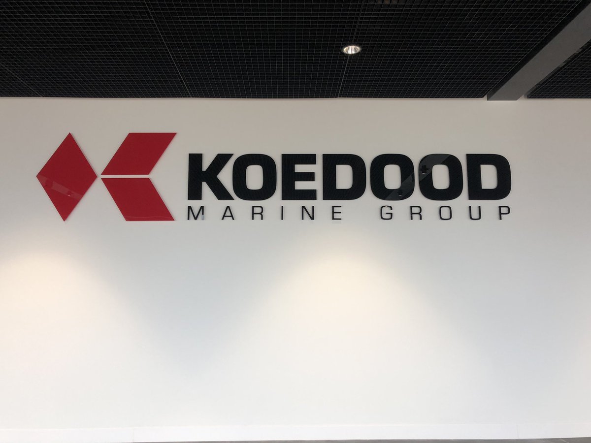 Dockmarks's tweet image. Vandaag mochten we in het nieuwe bedrijfspand van @Koedood Dieselservice B.V. En Emigreen B.V. deze mooie #freesteksten uit 8mm dik gekleurd acrylaat van 4 meter breed plaatsen. Het geheel is middels #afstandhouders geplaatst.
#belettering #muurtekst #logo #sign