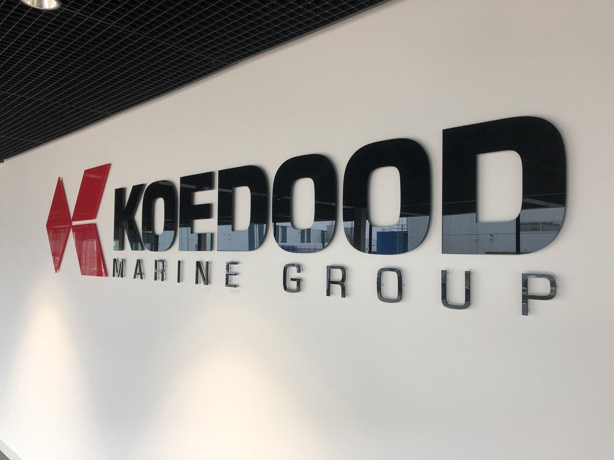 Dockmarks's tweet image. Vandaag mochten we in het nieuwe bedrijfspand van @Koedood Dieselservice B.V. En Emigreen B.V. deze mooie #freesteksten uit 8mm dik gekleurd acrylaat van 4 meter breed plaatsen. Het geheel is middels #afstandhouders geplaatst.
#belettering #muurtekst #logo #sign