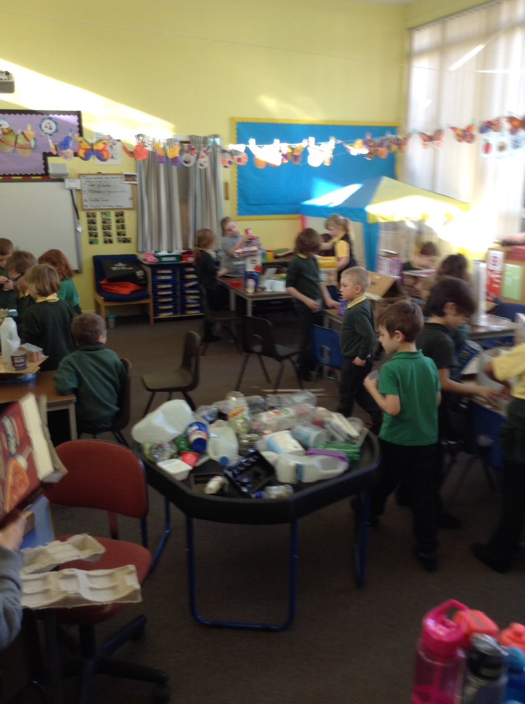 LibeMrBarry's tweet image. This week we applied our learning throughout our Houses and homes topic to create models of our dream homes.