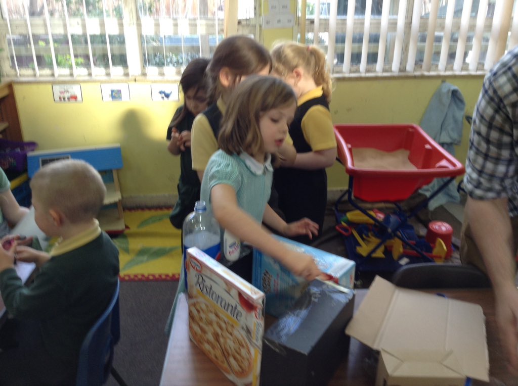 LibeMrBarry's tweet image. This week we applied our learning throughout our Houses and homes topic to create models of our dream homes.