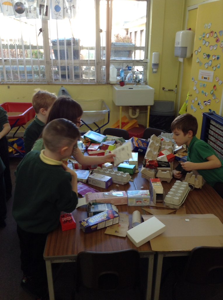 LibeMrBarry's tweet image. This week we applied our learning throughout our Houses and homes topic to create models of our dream homes.