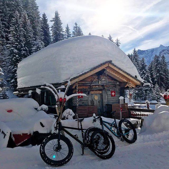 Ian_Pyott's tweet image. Coffee stop on a bike ride just go well together - and yes there is a bit of snow. bit.ly/2GwFbZS bit.ly/1qCVNQo