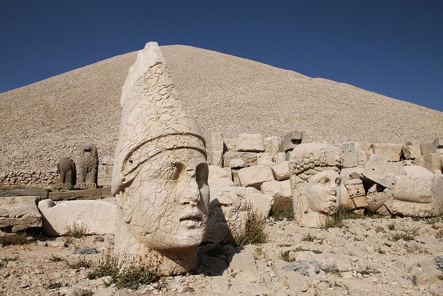 Mount Nemrut - The Head of Apollo - travel.viralcreek.com/mount-nemrut-h…
#HeadApollo #MountNemrut #Mountain