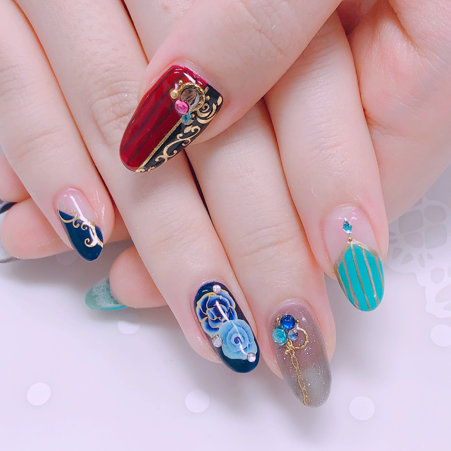 おーうち 痛ネイル モチーフネイル キャラクターモチーフネイル バンドリ 氷川紗夜 お衣装イメージで メンバーのカラーをストーンで入れさせて頂きました ライブ楽しんで来てくださいね ご来店ありがとうございました T Co Ohpivsdmbh