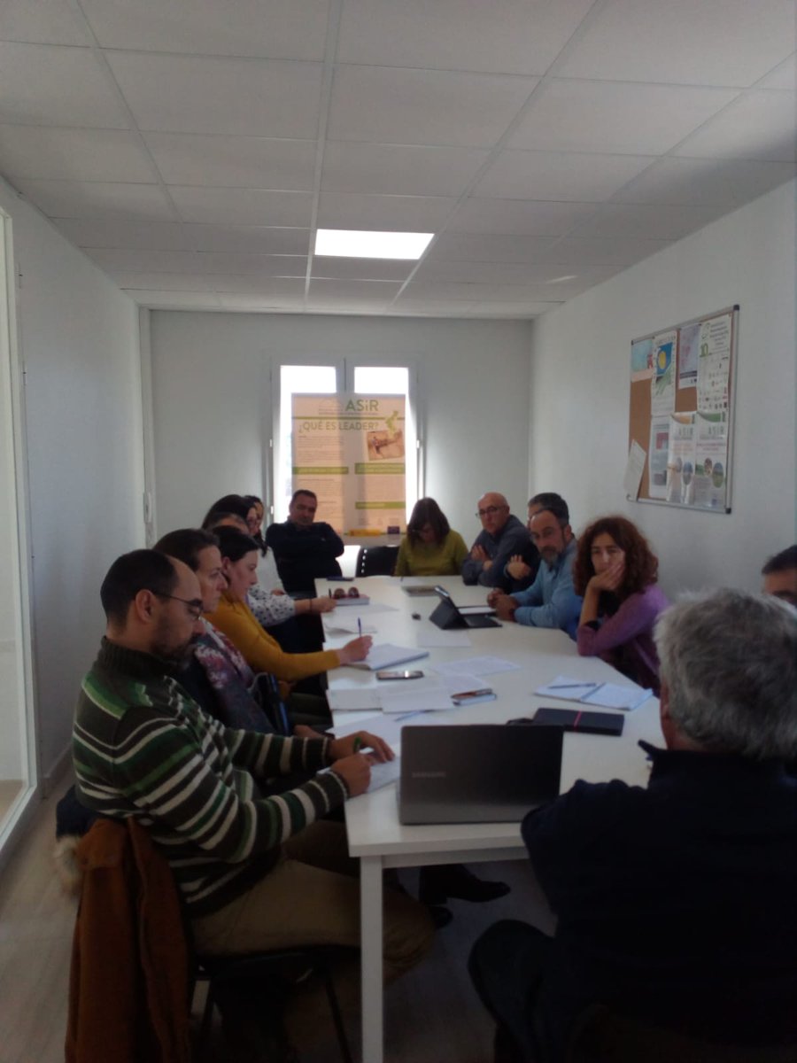 🔛 "Seguimos trabajando para la creación de un #Biodistrito como herramienta para la construcción de un sistema agroalimentario #agroecológico y de adaptación al cambio climático en la zona sur de Alicante" <a href="/SEAE_Agroecolog/">SEAE</a> <a href="/GALsurAlicante/">GAL Sur Alicante</a> 
Toda la info 👉agroecologia.net/segundo-encuen…