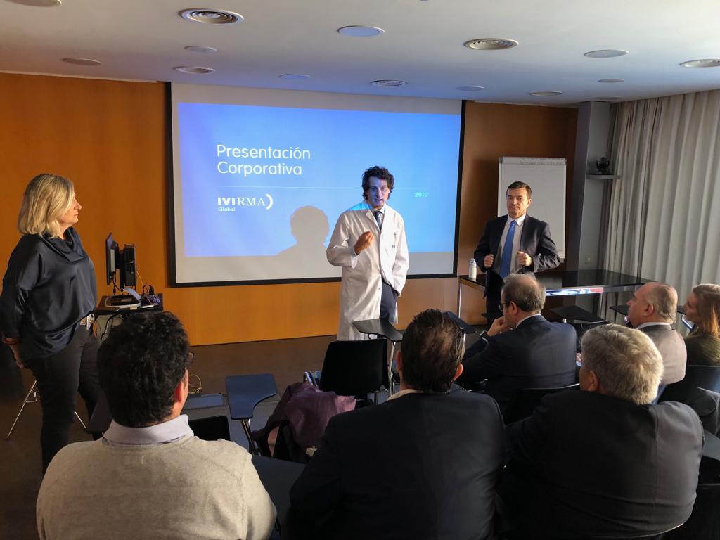 DrRemohi_IVI's tweet photo. Hoy recibimos en nuestra casa una visita muy especial. Los patronos de la @CatedraCe vienen a conocer de primera mano lo que somos, lo que hacemos y cómo lo hacemos. Y nosotros encantados. #universidad #empresas #investigacion #ciencia #Valencia @IVIclinics https://t.co/Fak8m3Me1O