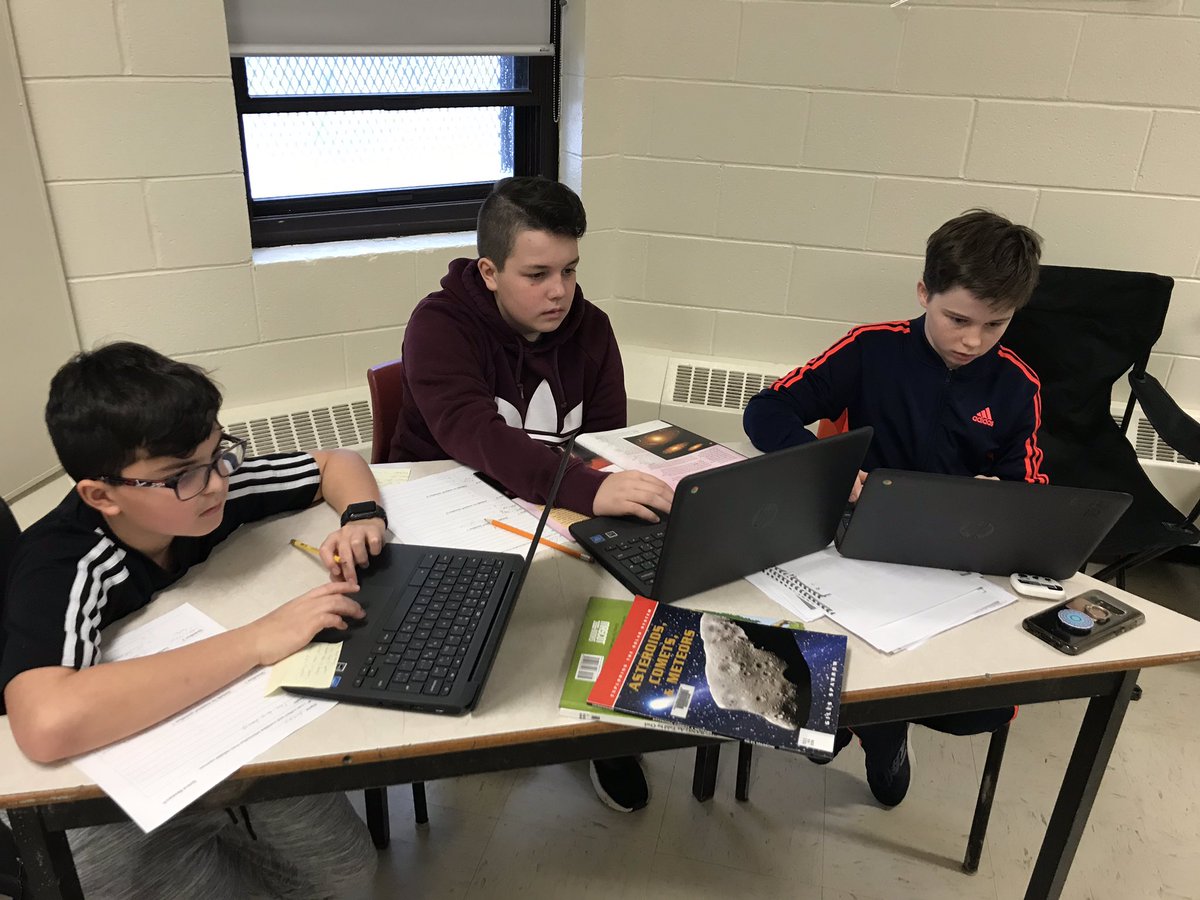 crystal_hrce's tweet image. Grade 6 students @RLJH_HRSB learning how to take jot notes and identify the features of non-fiction texts. @HRCE_NS @HrceLiteracy  #nonfiction #SeeWhatIAmLearning