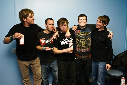 Dydd Miwsig Cymru hapus pawb! Ma bod mewn band yn un o'r profiada gora wnewch chi - fel y gwelwch isod 😁
Happy Welsh Music Day to you all! Being in a band is one of the best experiences you can have - as you can see below 😁
#DyddMiwsigCymru